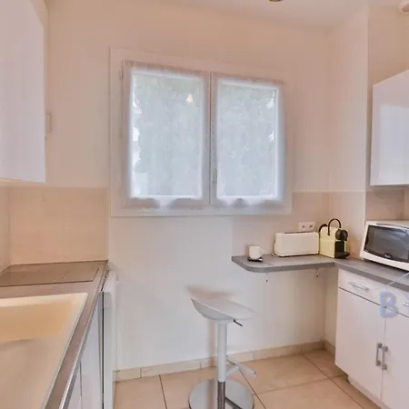 Large On The Seafront Apartment *