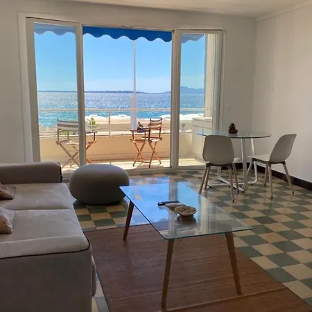 Apartment Large On The Seafront *