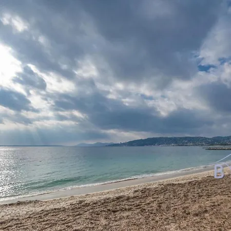 Large On The Seafront Apartment