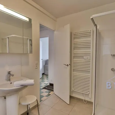 Large On The Seafront Apartment *