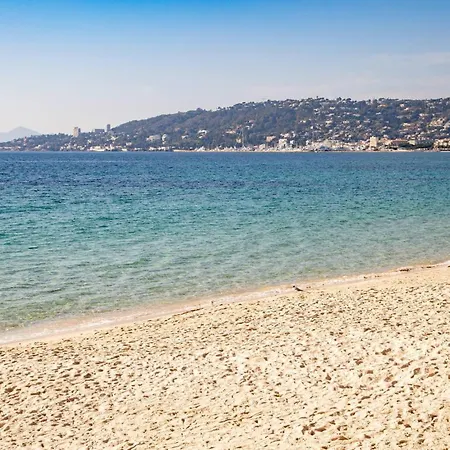 Διαμέρισμα Large On The Seafront Αντίμπ