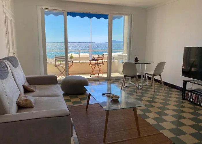 Διαμέρισμα Large On The Seafront *